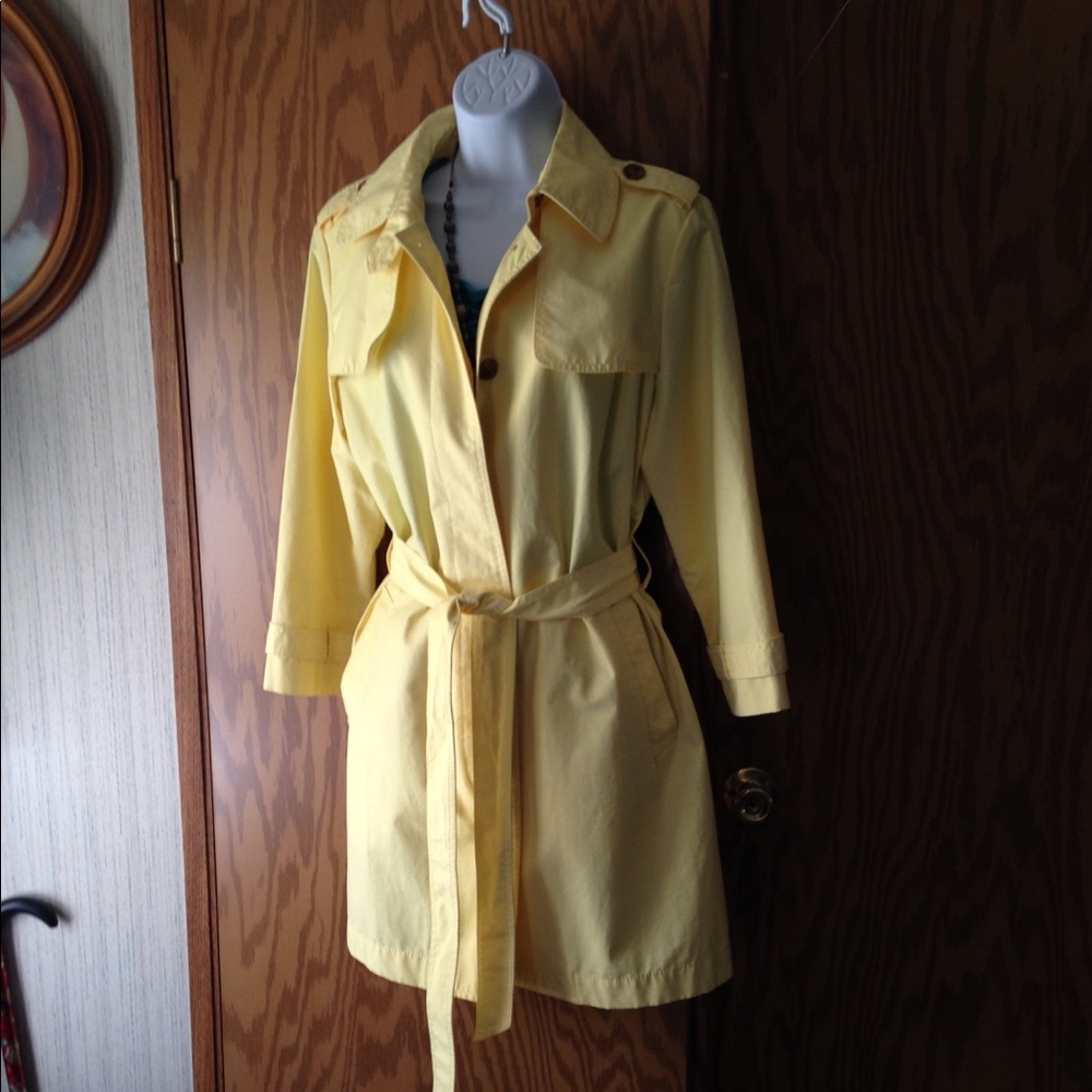 Lemon 🍋 yellow trench coat🛍🛍